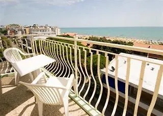 Nember 3* リド・ディ・イエゾロ